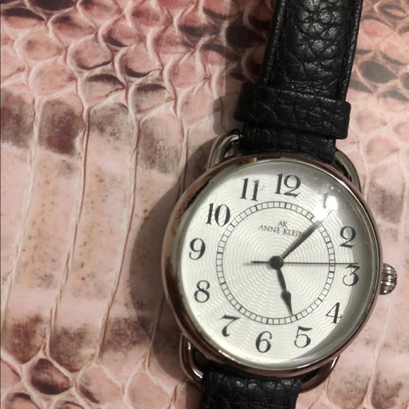 Watch - Picture 2 of 4